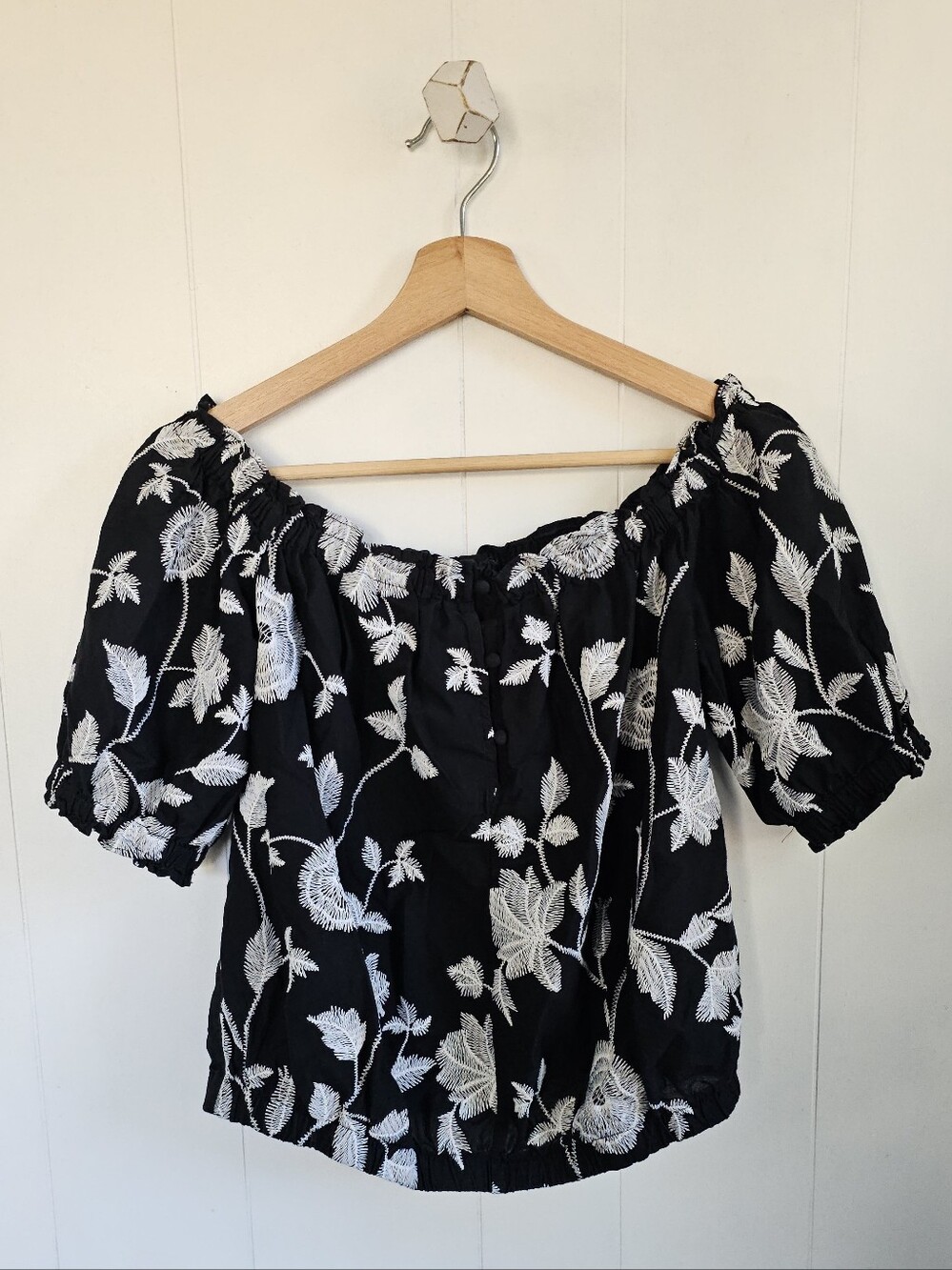 WHO WHAT WEAR Black Floral Embroidered Off-Shoulder Blouse